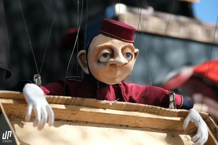 The BellHop - Hilarhilar marionetas